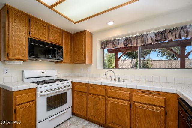 38016 Ranier Drive, Palmdale, CA 93552