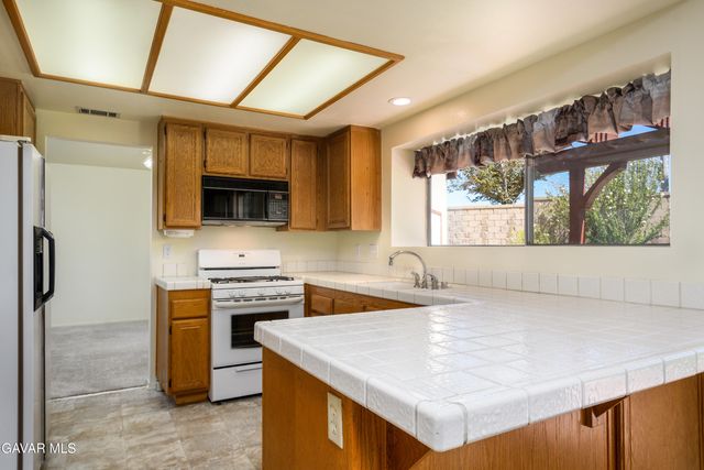 38016 Ranier Drive, Palmdale, CA 93552
