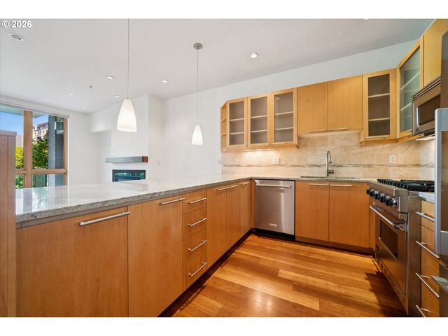 1030 Nw Johnson St 323, Portland, OR 97209