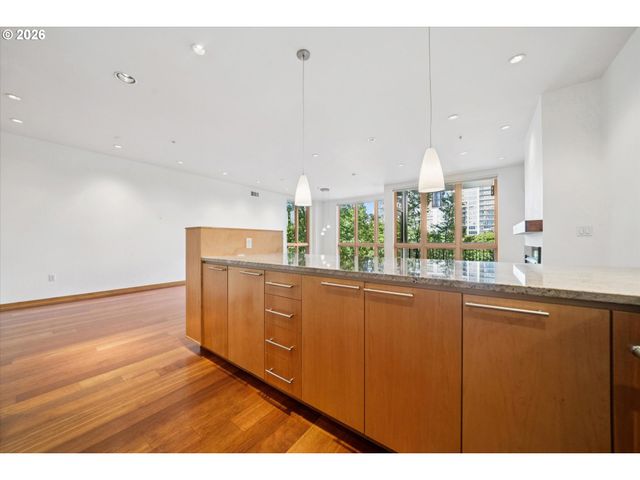 1030 Nw Johnson St 323, Portland, OR 97209