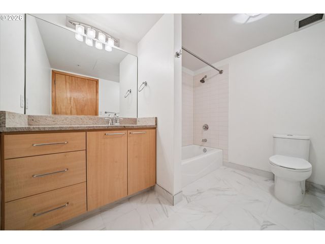 1030 Nw Johnson St 323, Portland, OR 97209