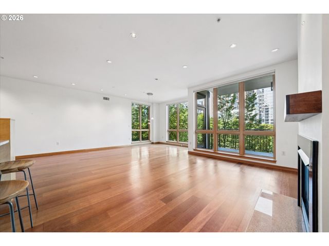 1030 Nw Johnson St 323, Portland, OR 97209