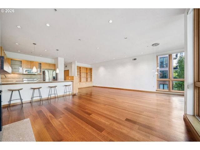 1030 Nw Johnson St 323, Portland, OR 97209