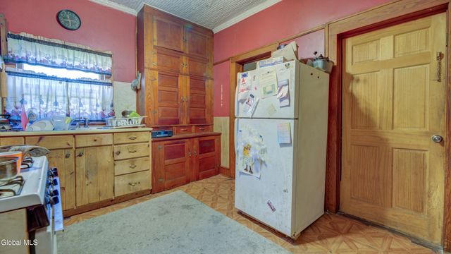 8 McKinley Place, Gloversville, NY 12078