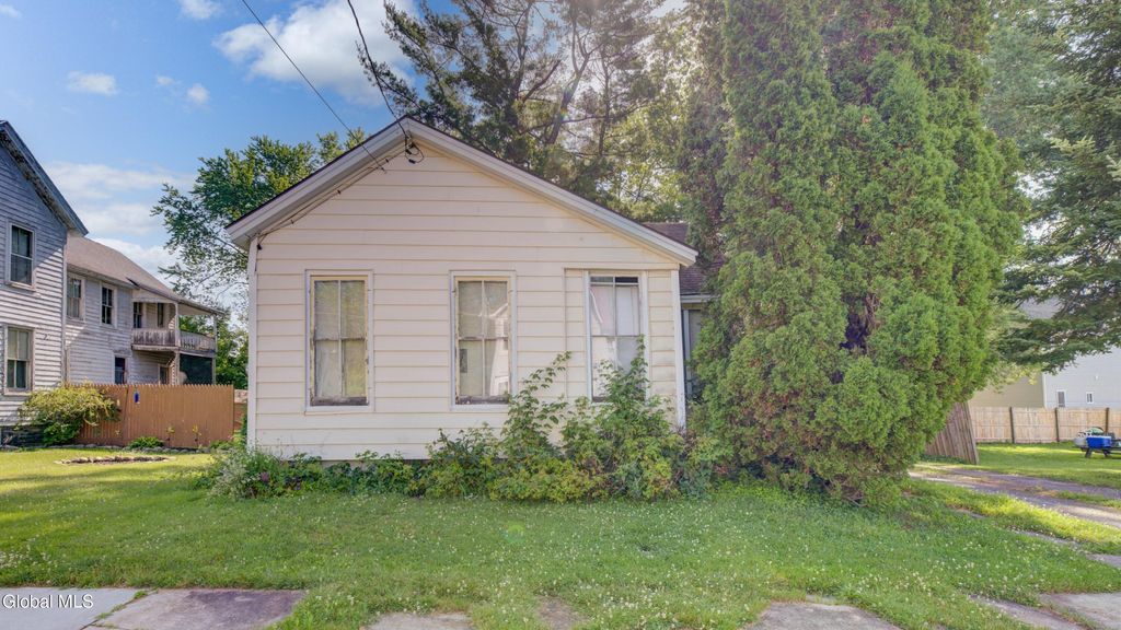8 McKinley Place, Gloversville, NY 12078