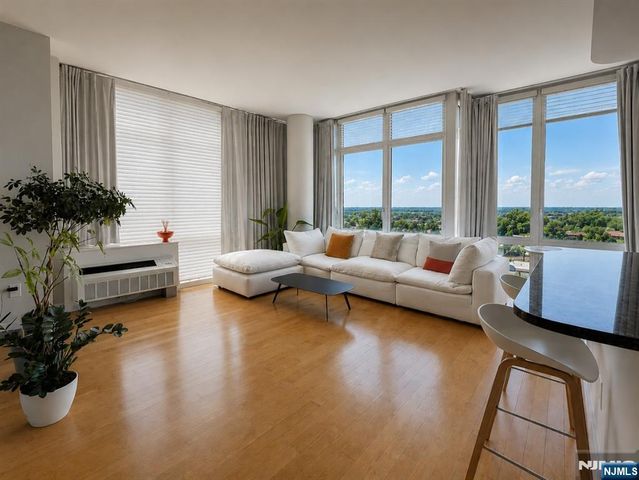 800 12th Street 909, Palisades Park, NJ 07650