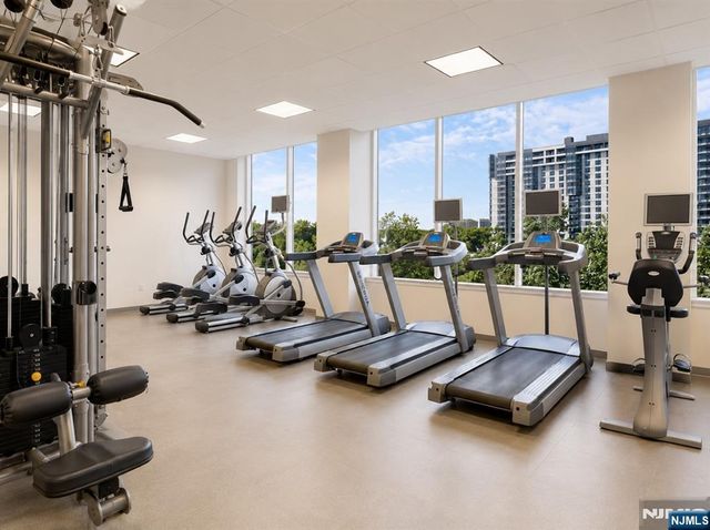 800 12th Street 909, Palisades Park, NJ 07650