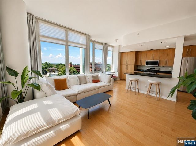 800 12th Street 909, Palisades Park, NJ 07650