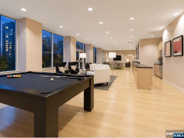 800 12th Street 909, Palisades Park, NJ 07650
