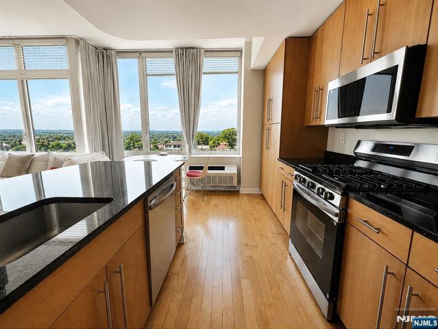 800 12th Street 909, Palisades Park, NJ 07650