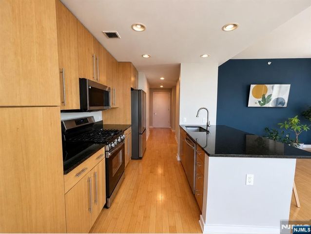 800 12th Street 909, Palisades Park, NJ 07650