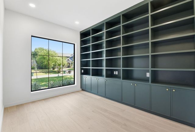 959 Althea Drive, Houston, TX 77018