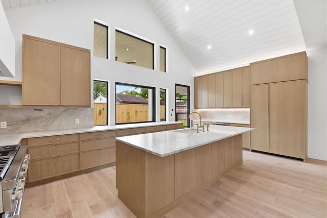 959 Althea Drive, Houston, TX 77018