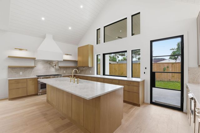 959 Althea Drive, Houston, TX 77018