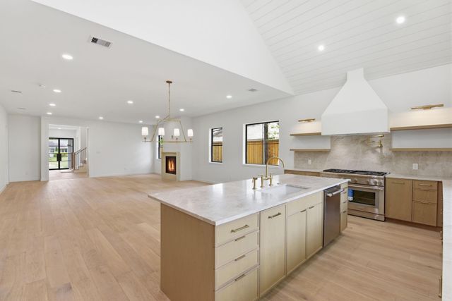 959 Althea Drive, Houston, TX 77018