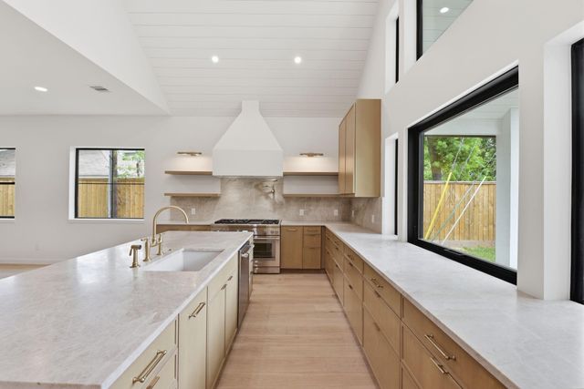 959 Althea Drive, Houston, TX 77018