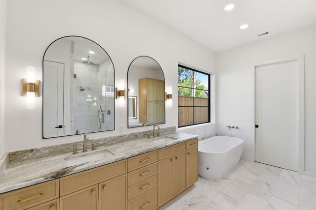 959 Althea Drive, Houston, TX 77018