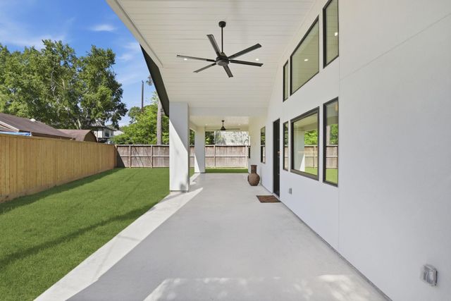 959 Althea Drive, Houston, TX 77018