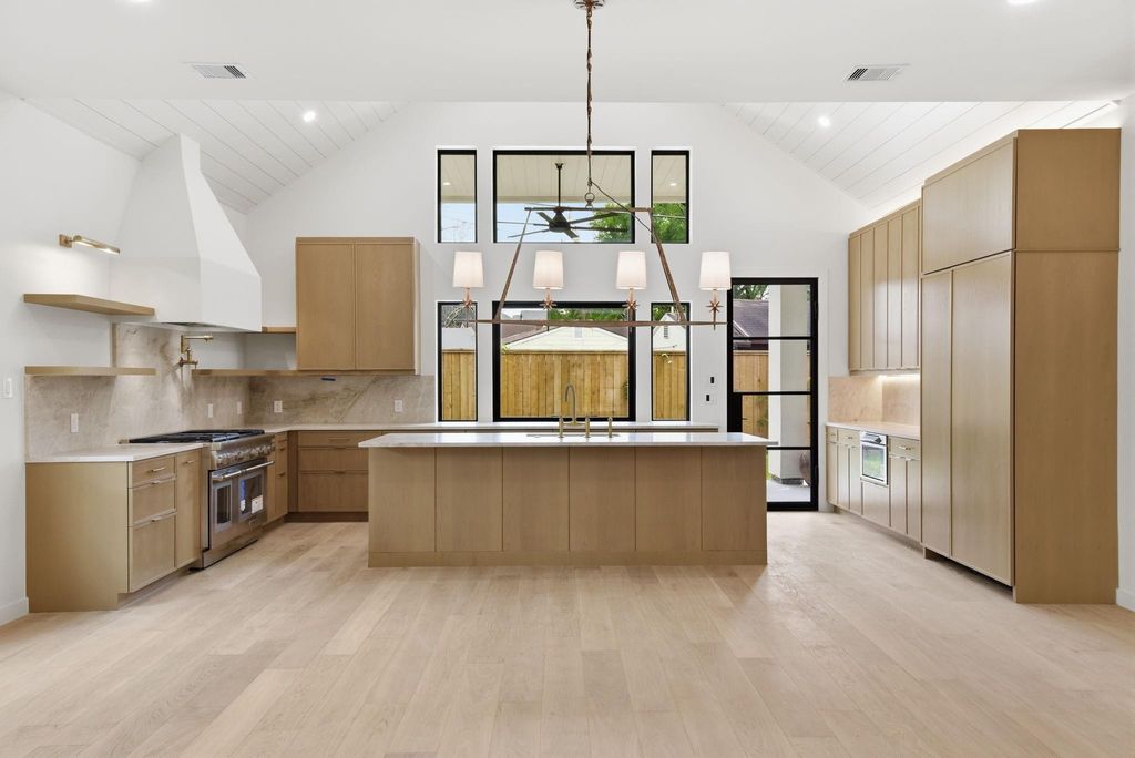 959 Althea Drive, Houston, TX 77018