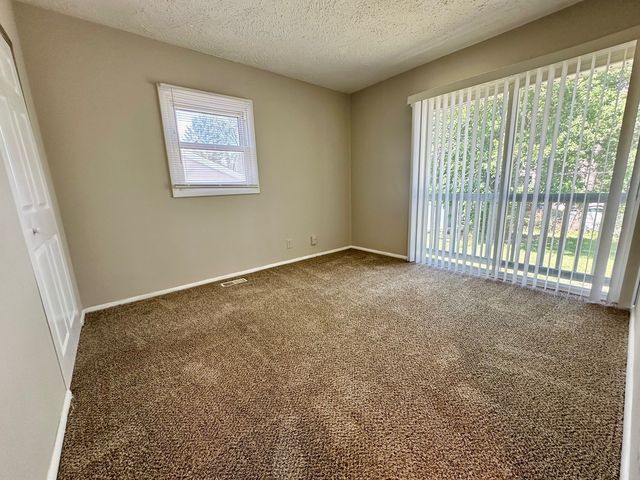 814 Surrey Drive, Streamwood, IL 60107