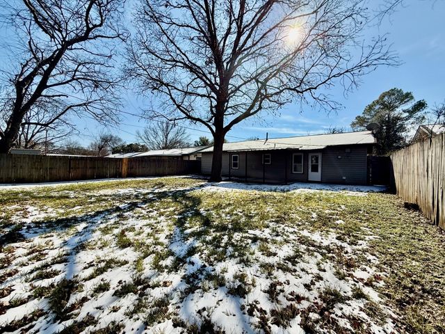 512 NW Lorna Street, Burleson, TX 76028