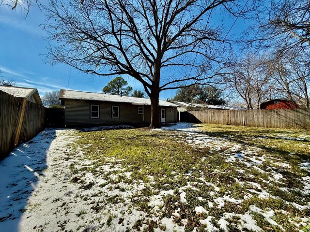 512 NW Lorna Street, Burleson, TX 76028