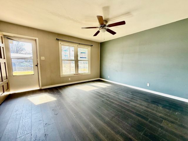 512 NW Lorna Street, Burleson, TX 76028