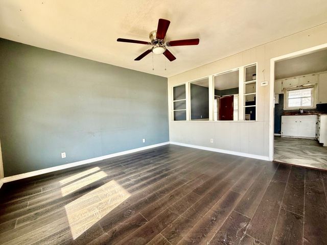 512 NW Lorna Street, Burleson, TX 76028