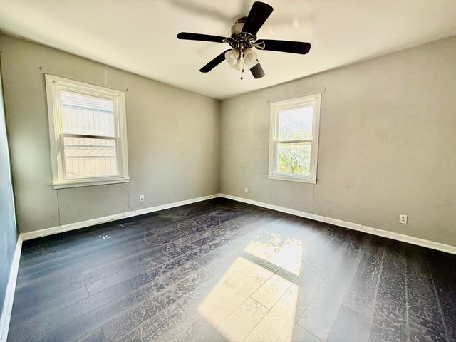 512 NW Lorna Street, Burleson, TX 76028