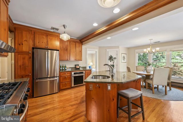 605 JOHNSTON PL, Alexandria, VA 22301