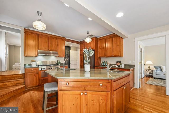 605 JOHNSTON PL, Alexandria, VA 22301