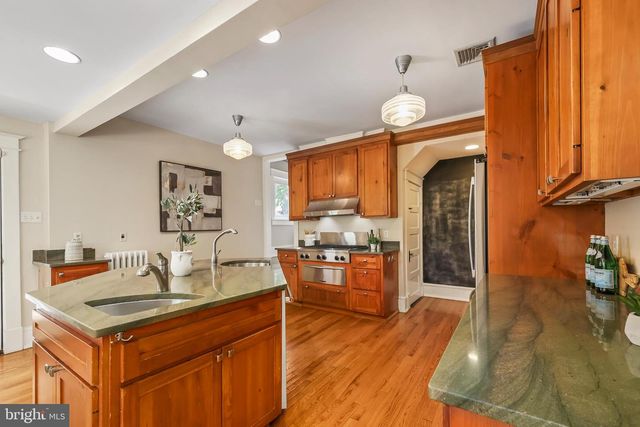 605 JOHNSTON PL, Alexandria, VA 22301