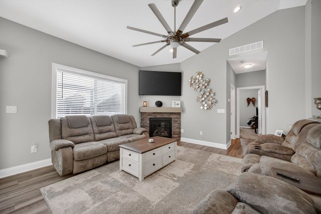 711 Dogwood Lane, Norwalk, IA 50211