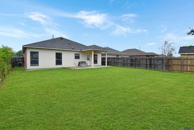 23592 Country Manor Ave, Denham Springs, LA 70726