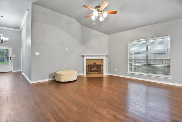 23592 Country Manor Ave, Denham Springs, LA 70726
