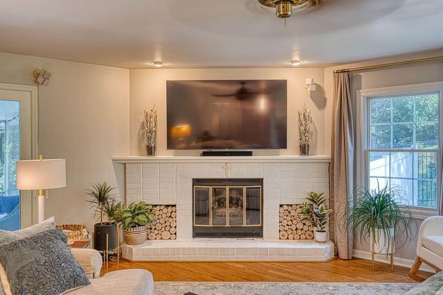 4019 Jennings Lane, Evansville, IN 47720