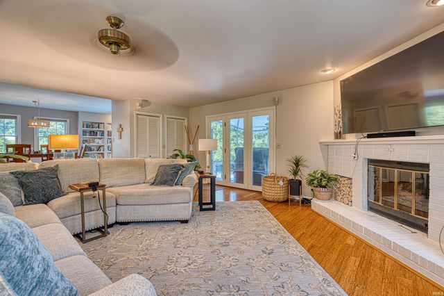 4019 Jennings Lane, Evansville, IN 47720