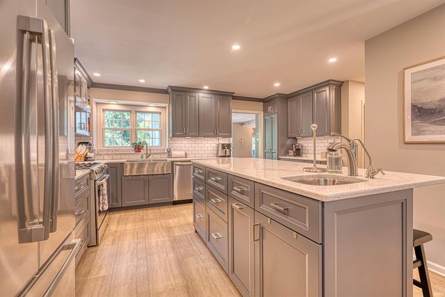 4019 Jennings Lane, Evansville, IN 47720