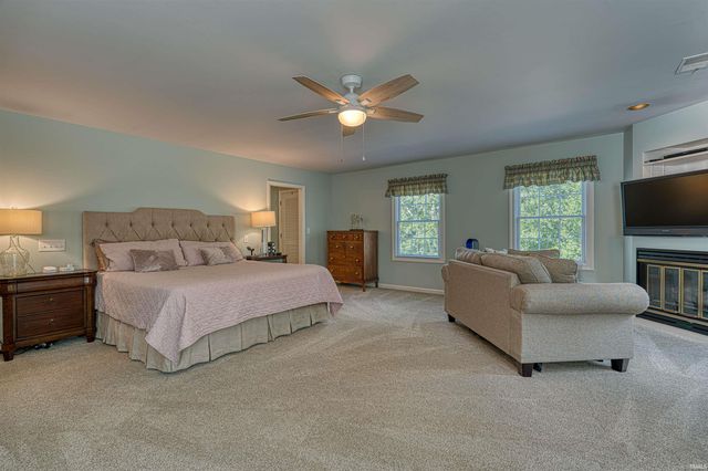 4019 Jennings Lane, Evansville, IN 47720