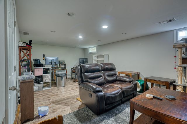 4019 Jennings Lane, Evansville, IN 47720