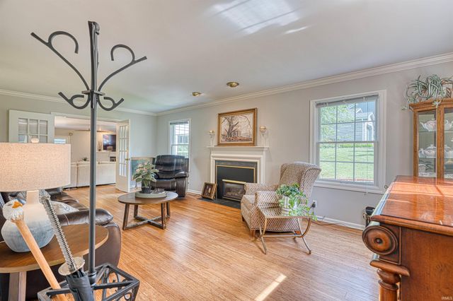 4019 Jennings Lane, Evansville, IN 47720