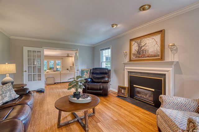 4019 Jennings Lane, Evansville, IN 47720