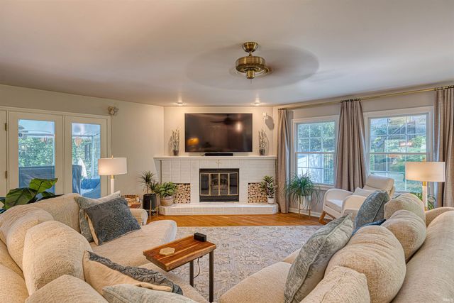 4019 Jennings Lane, Evansville, IN 47720