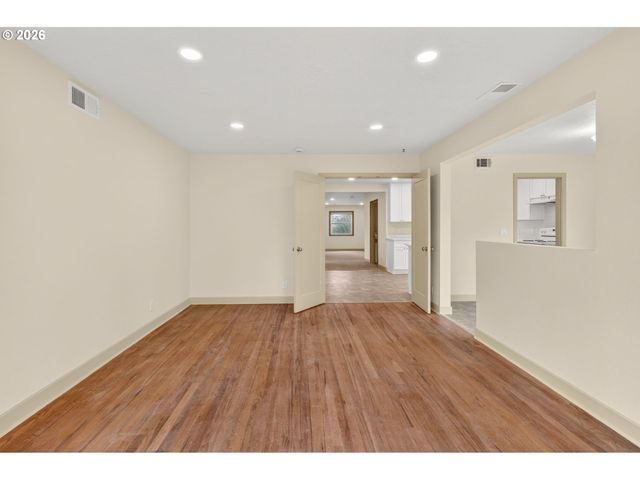 142 HOLMES Ln, Oregon City, OR 97045