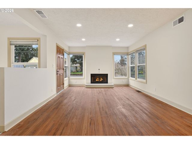 142 HOLMES Ln, Oregon City, OR 97045