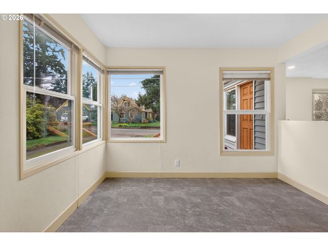 142 HOLMES Ln, Oregon City, OR 97045