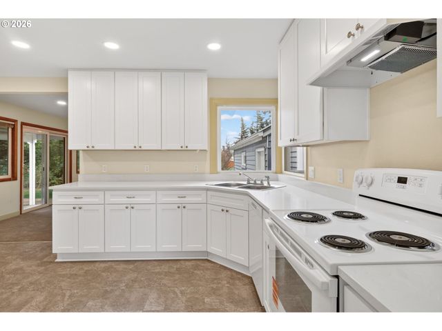 142 HOLMES Ln, Oregon City, OR 97045