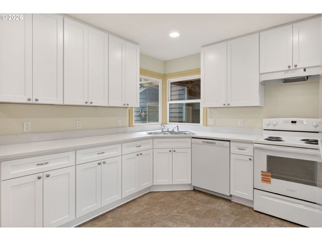 142 HOLMES Ln, Oregon City, OR 97045