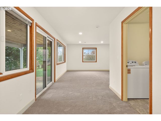 142 HOLMES Ln, Oregon City, OR 97045