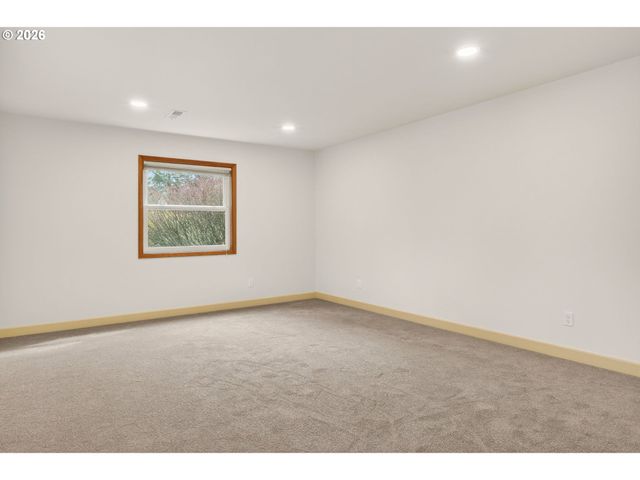 142 HOLMES Ln, Oregon City, OR 97045